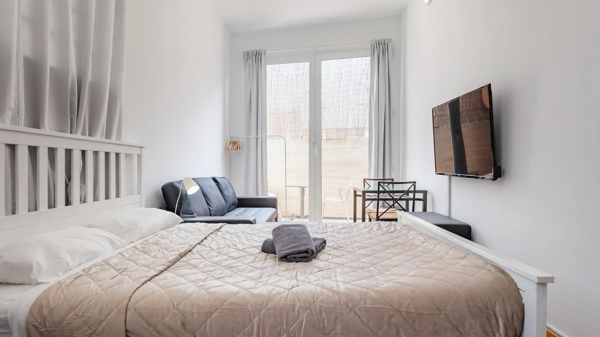 Aparthotel Camp Nou & Fira Business Lofts L'Hospitalet de Llobregat Spagna